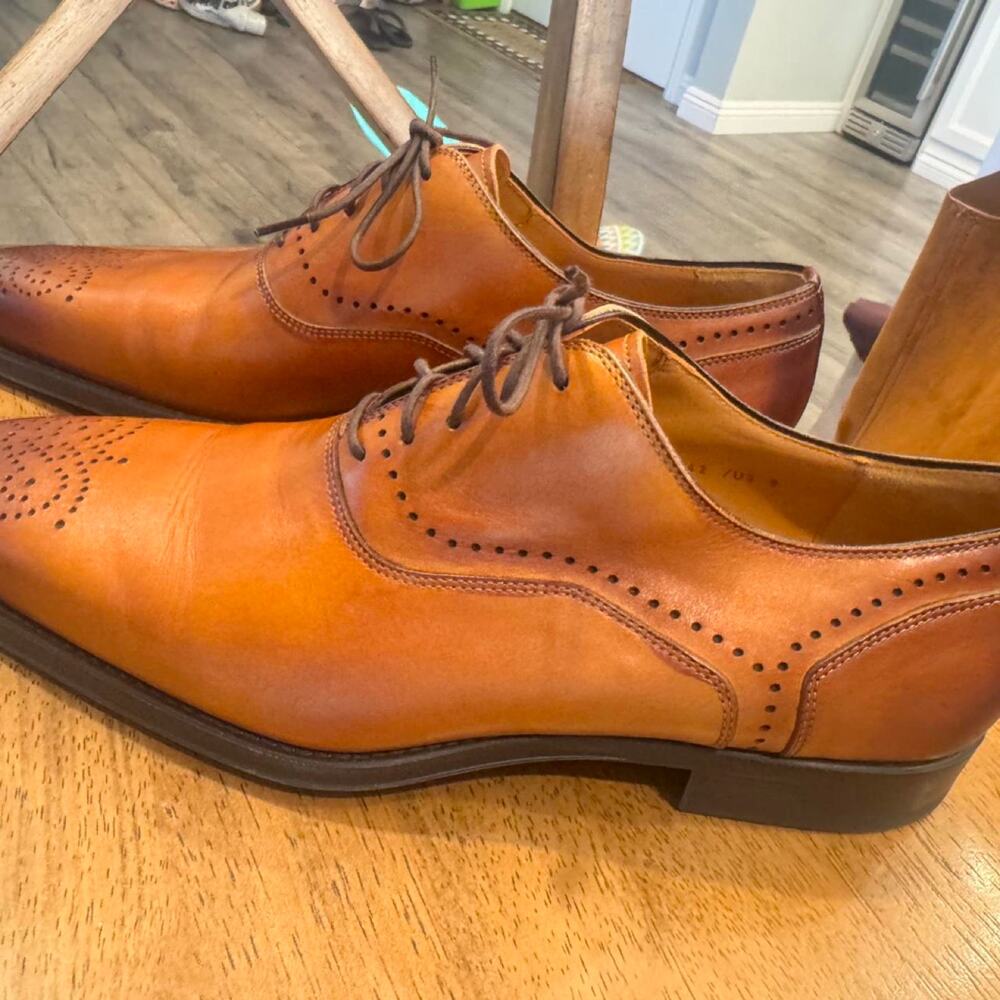 Magnanni henio perforated oxford brown dress shoes size 9/42